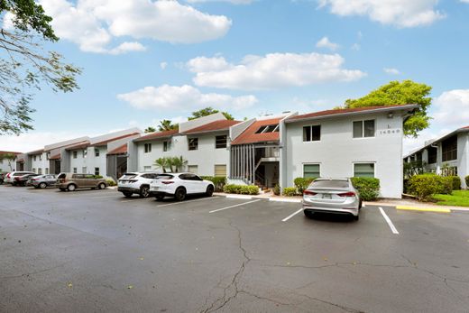 Residential complexes in Delray Beach, Palm Beach