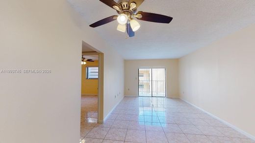 Residential complexes in North Miami, Miami-Dade