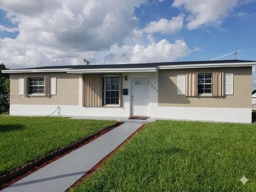 Villa in Miami Gardens, Miami-Dade County