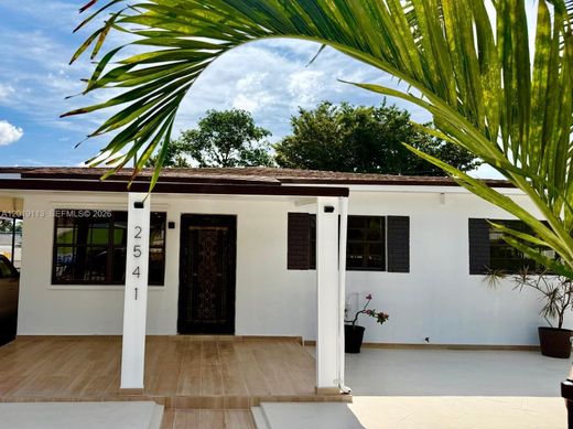Villa en Hialeah, Miami-Dade County