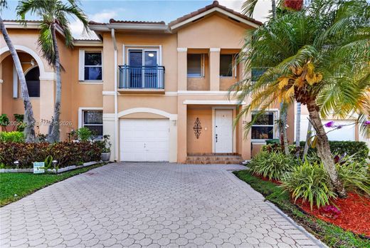 Villa in Pembroke Pines, Broward County
