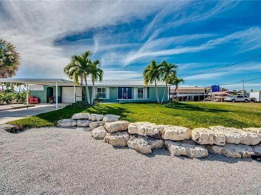 Villa in Saint James City, Lee County