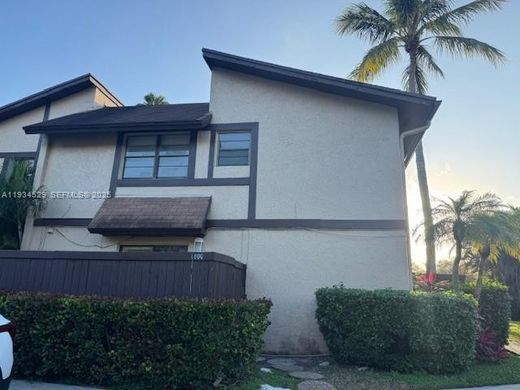 Townhouse in Pembroke Pines, Broward County