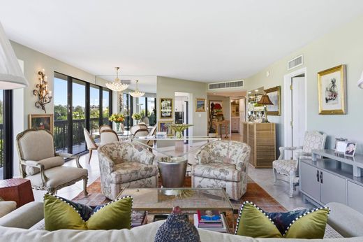 Residential complexes in Palm Beach, Florida
