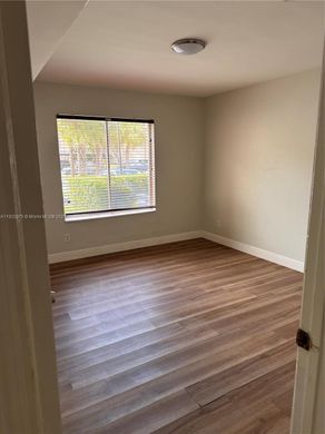 مجمع شقق ﻓﻲ ميامي، فلوريدا, Miami-Dade County