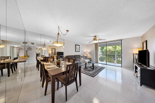 Residential complexes in Delray Beach, Palm Beach