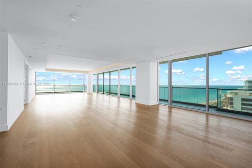 Bal Harbour, Miami-Dade Countyのアパートメント・コンプレックス