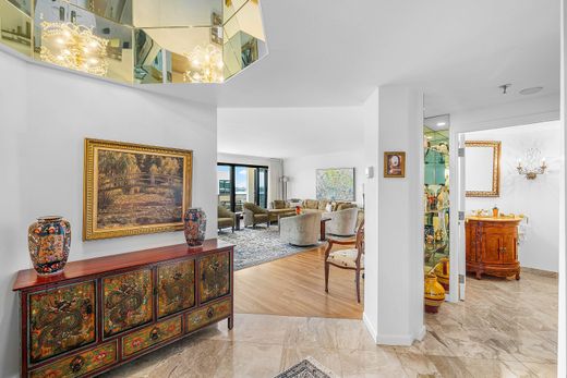 Residential complexes in Palm Beach, Florida
