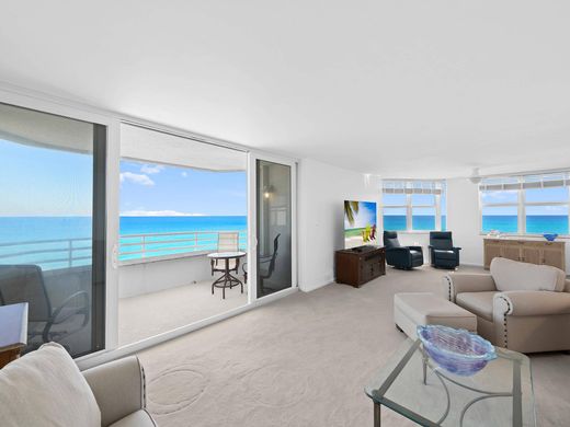 Residential complexes in Highland Beach, Palm Beach