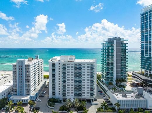 Residential complexes in Miami Beach, Miami-Dade