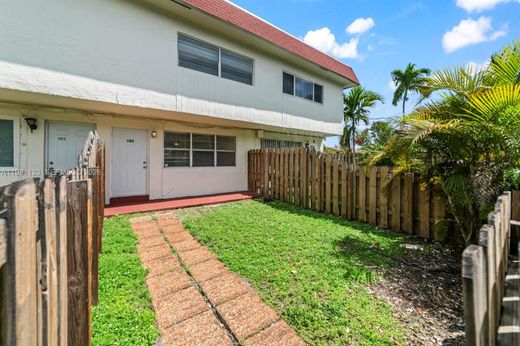 Townhouse in North Miami Beach, Miami-Dade