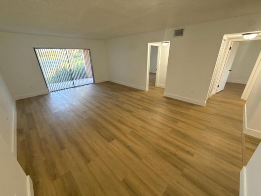 Residential complexes in Fort Lauderdale, Broward County