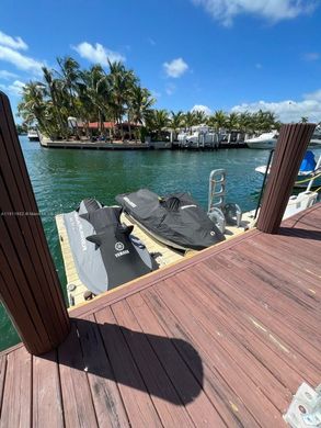 Kamienica w North Miami, Miami-Dade County