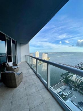 Kamienica w Miami, Miami-Dade County