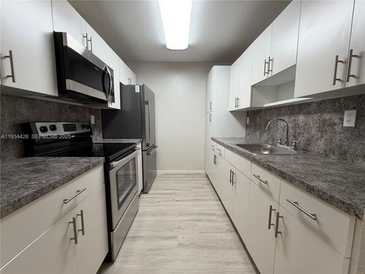 Complesso residenziale a Miami Lakes, Miami-Dade County