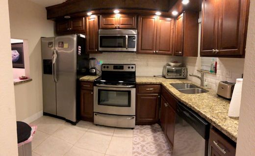 Residential complexes in Boca Raton, Palm Beach