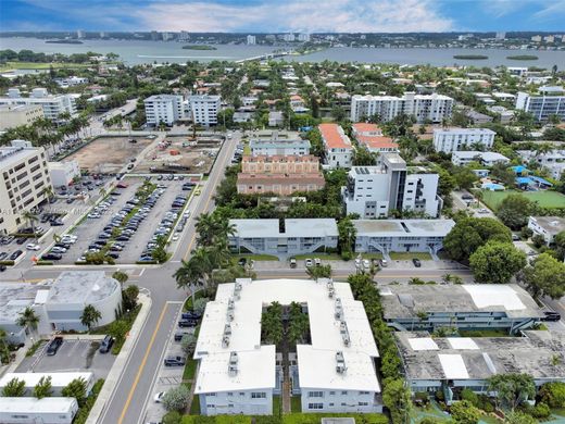 Complexes résidentiels à Bay Harbor Islands, Comté de Miami-Dade