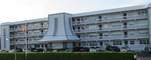 Residential complexes in North Palm Beach, Palm Beach