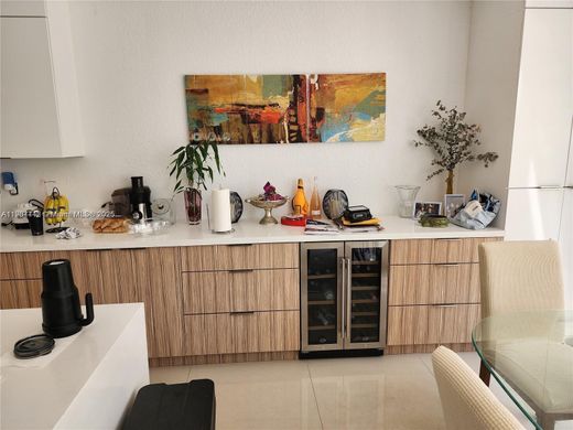 公寓楼  Pembroke Pines, Broward County