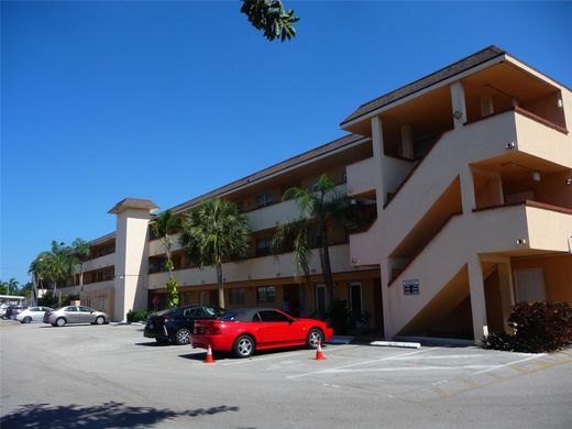 Residential complexes in Lighthouse PT, Broward County