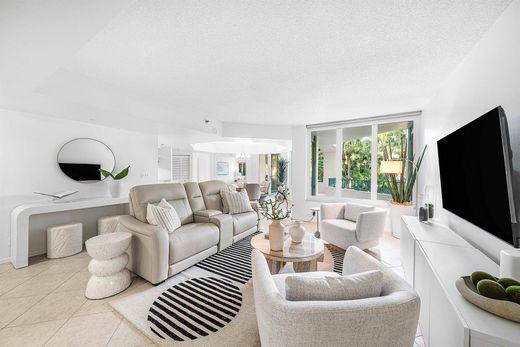 Residential complexes in Boca Raton, Palm Beach