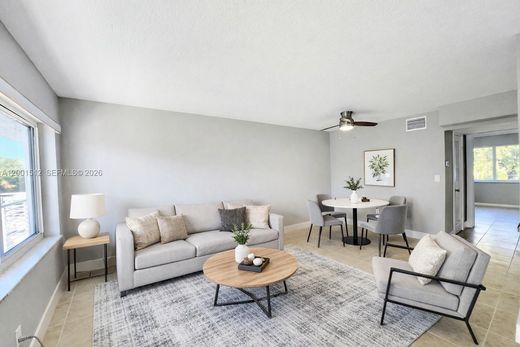 Residential complexes in Fort Lauderdale, Broward County