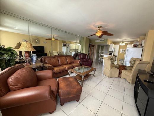 Residential complexes in Miami Beach, Miami-Dade