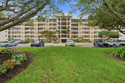 Residential complexes in Pompano Beach, Broward County