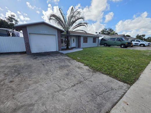 Villa in Pembroke Pines, Broward County