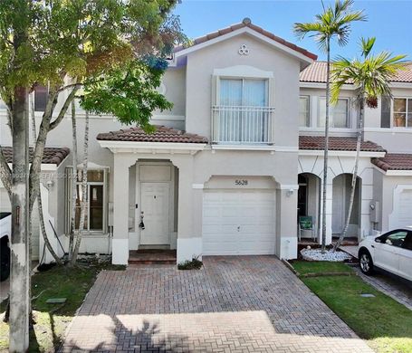 Townhouse - Doral, Miami-Dade County