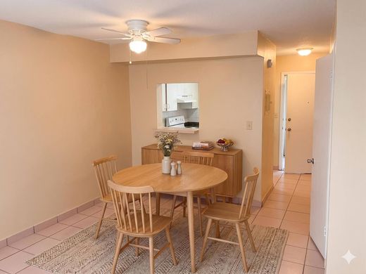 Residential complexes in North Miami, Miami-Dade