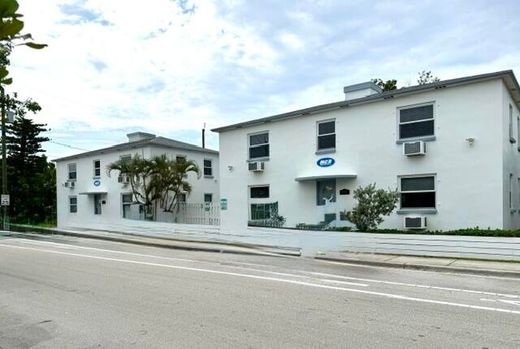 Residential complexes in Lake Worth, Palm Beach