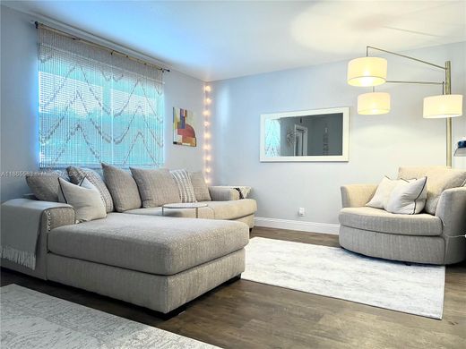 Residential complexes in Delray Beach, Palm Beach