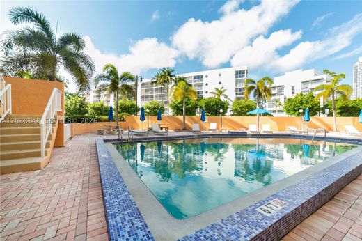 Complexes résidentiels à Sunny Isles Beach, Comté de Miami-Dade