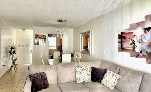 Kamienica w Hialeah, Miami-Dade County