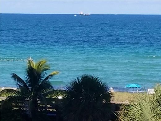 Residential complexes in Miami Beach, Miami-Dade