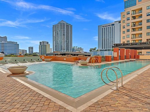 Residential complexes in Fort Lauderdale, Broward County