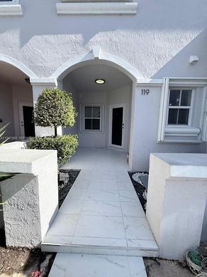 公寓楼  Pembroke Pines, Broward County