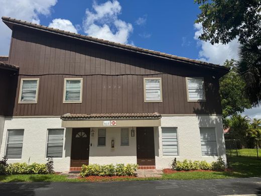 Townhouse in Coral Springs, Broward County