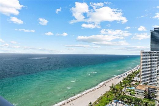 Residential complexes in Hallandale, Broward County
