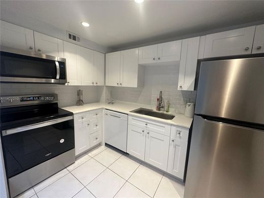 Complexes résidentiels à Hallandale Beach, Comté de Broward