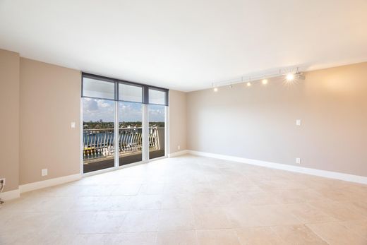 Residential complexes in Fort Lauderdale, Broward County