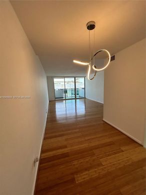 Residential complexes in Miami Beach, Miami-Dade