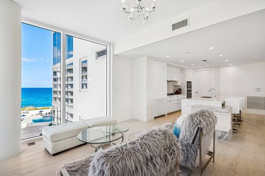Residential complexes in South Palm Beach, Palm Beach