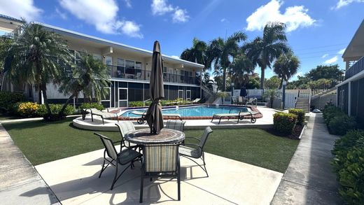 Residential complexes in Deerfield Beach, Broward County