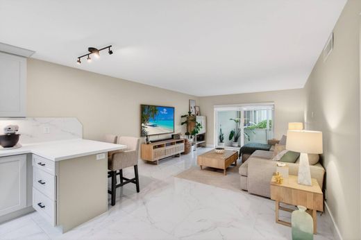 Residential complexes in Deerfield Beach, Broward County