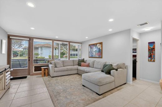 Residential complexes in Boca Raton, Palm Beach