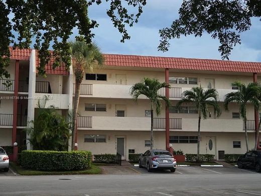 Pembroke Pines, Broward Countyのアパートメント・コンプレックス