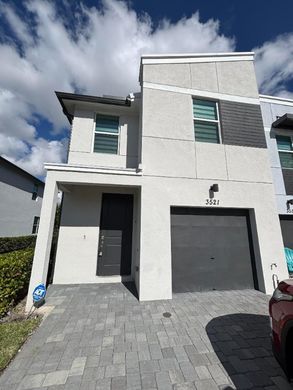 Palm Springs, Palm Beach Countyのタウンハウス