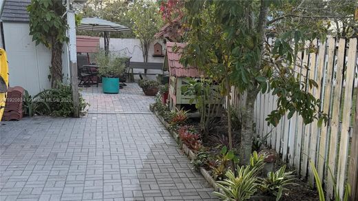 Residential complexes in Plantation, Broward County